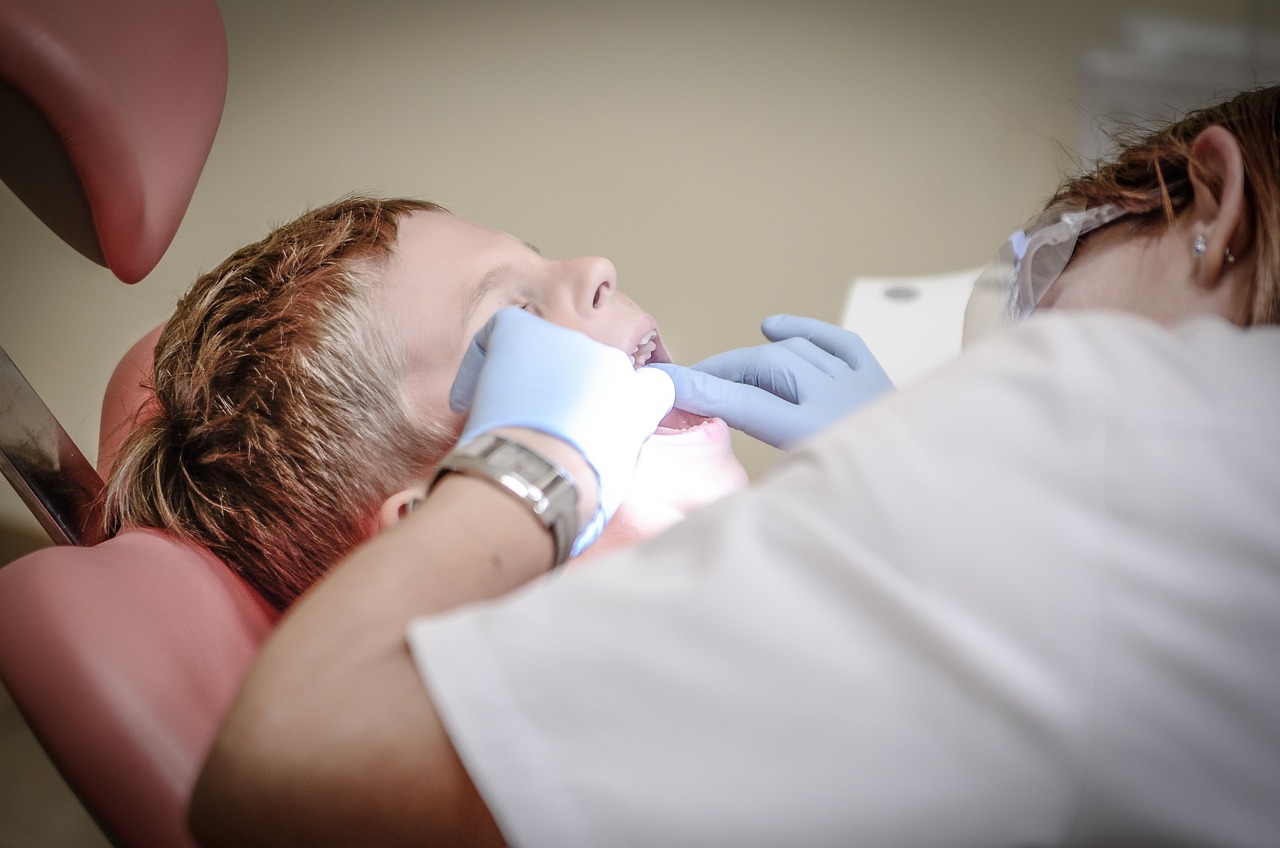 Bleeding After Extraction: What’s Normal vs Emergency